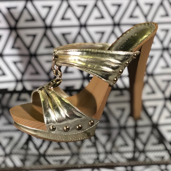 WILD DIVA Rhinestone Open Toe Flat Sandals